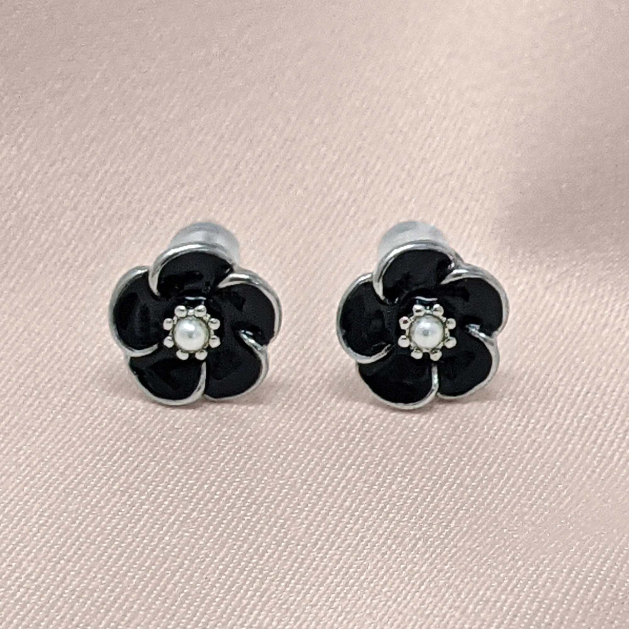 Black Stud Earrings: 1950s Style Black Rose & Pearl Studs