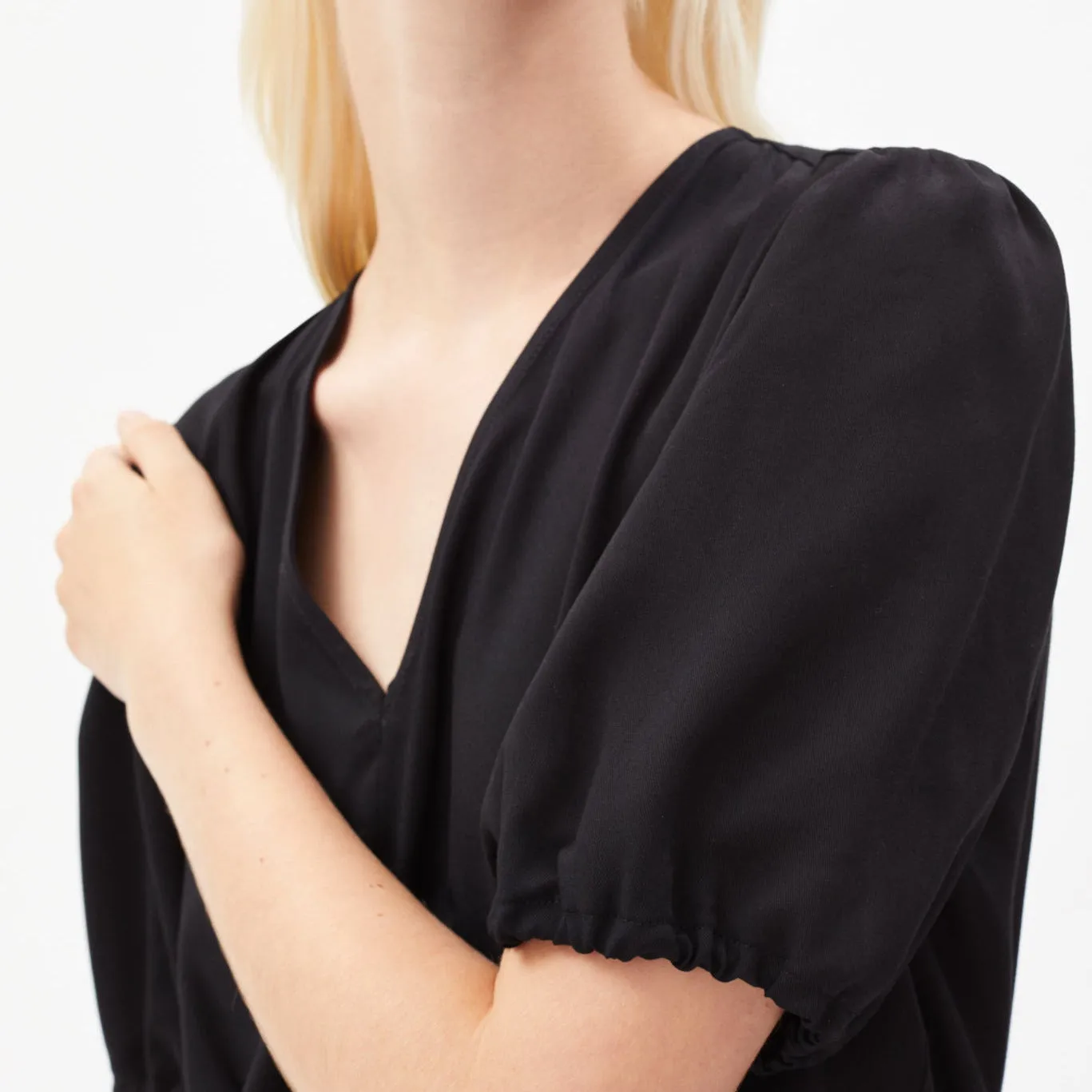 Cintiaa Black Short Sleeve Dress in Lenzing Ecovero Viscose