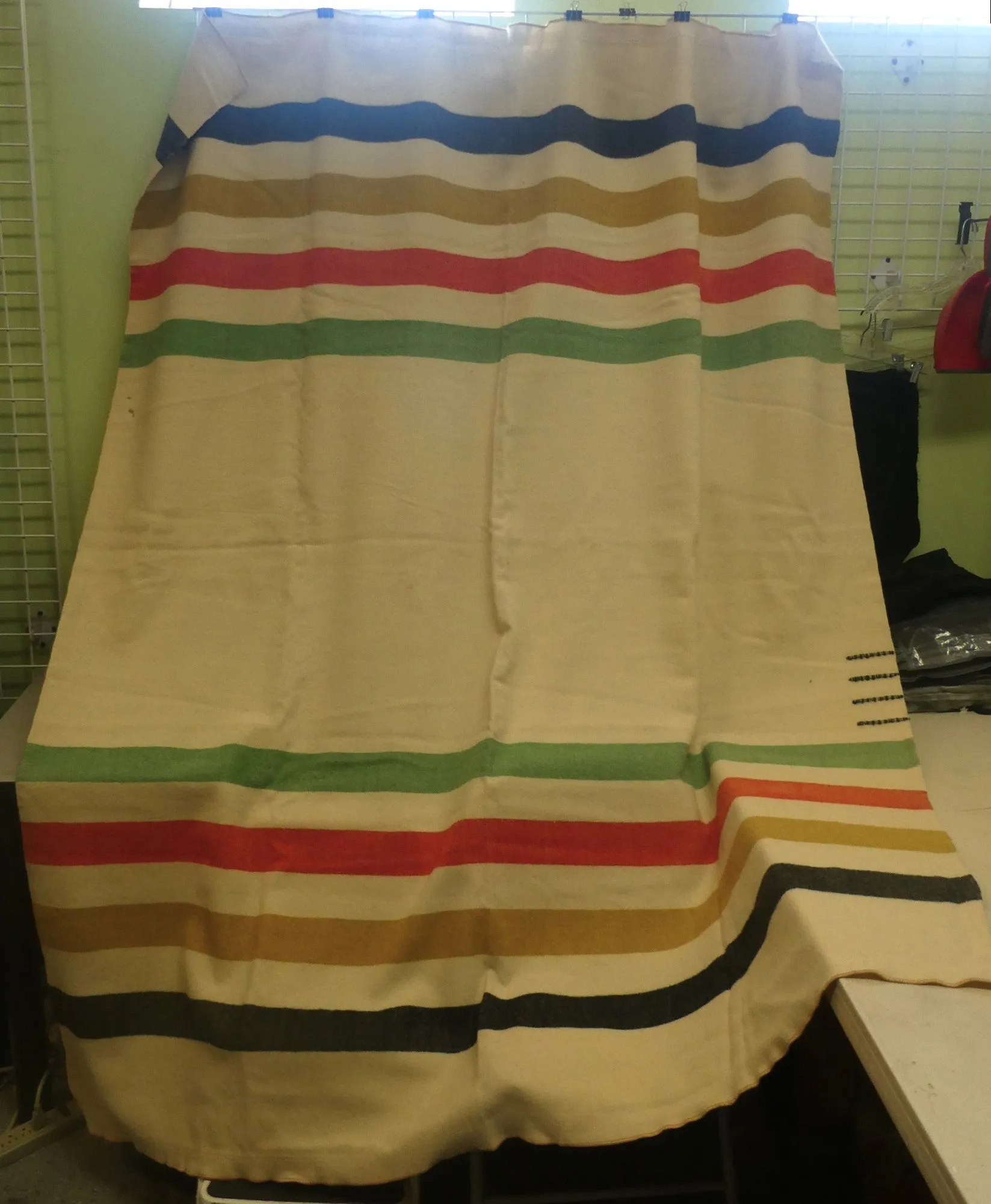 Jacobs Oregon City Blanket, 68" x 88" - Good Condition