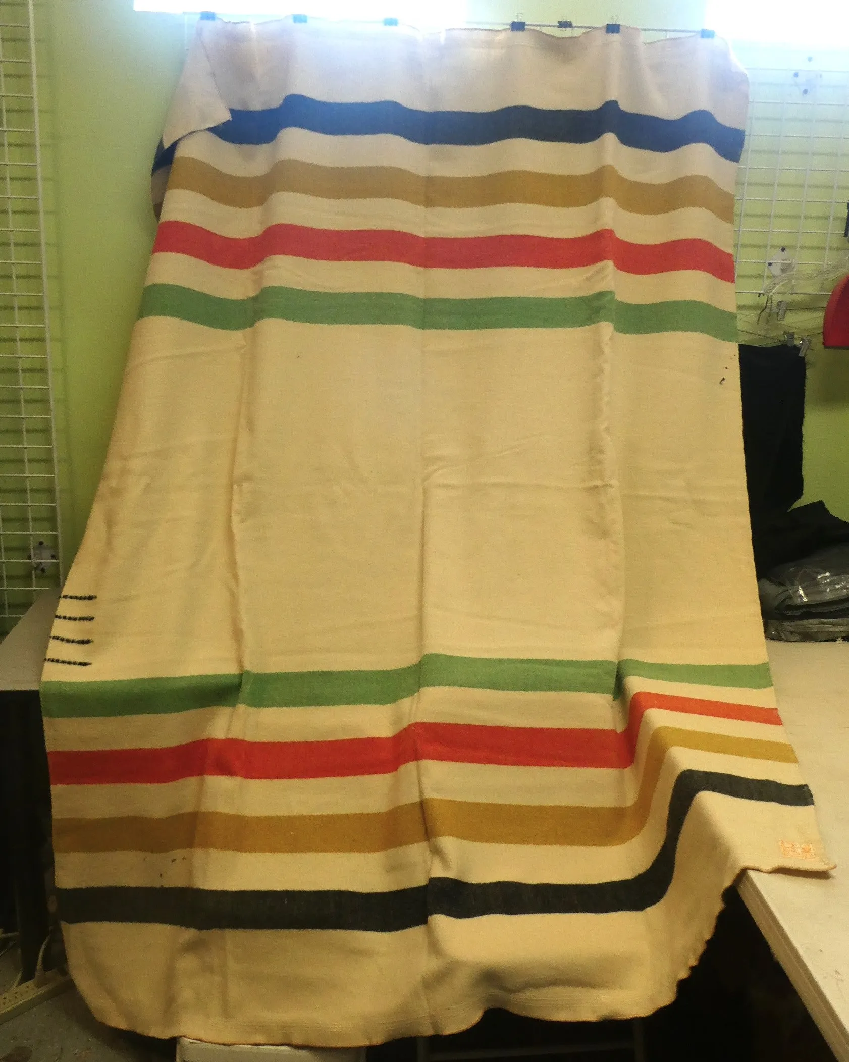 Jacobs Oregon City Blanket, 68" x 88" - Good Condition