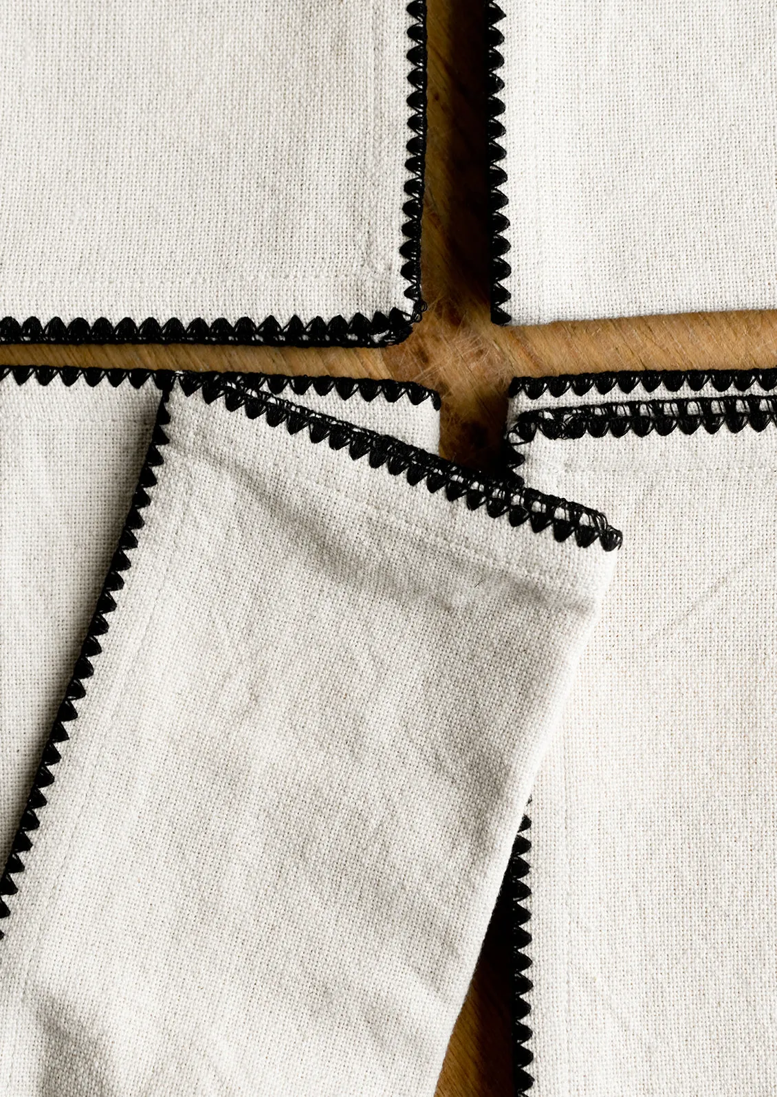 Scalloped Stitch Napkin Set